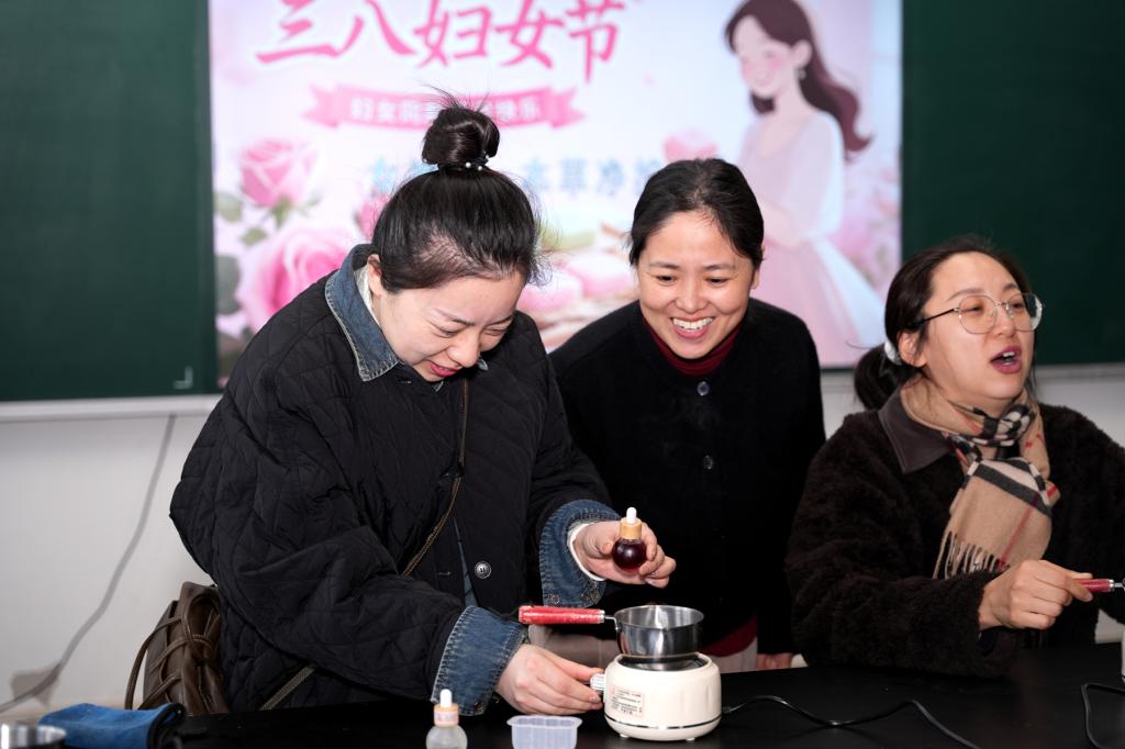 汲取太行精神锤炼党性 扛牢药科使命造